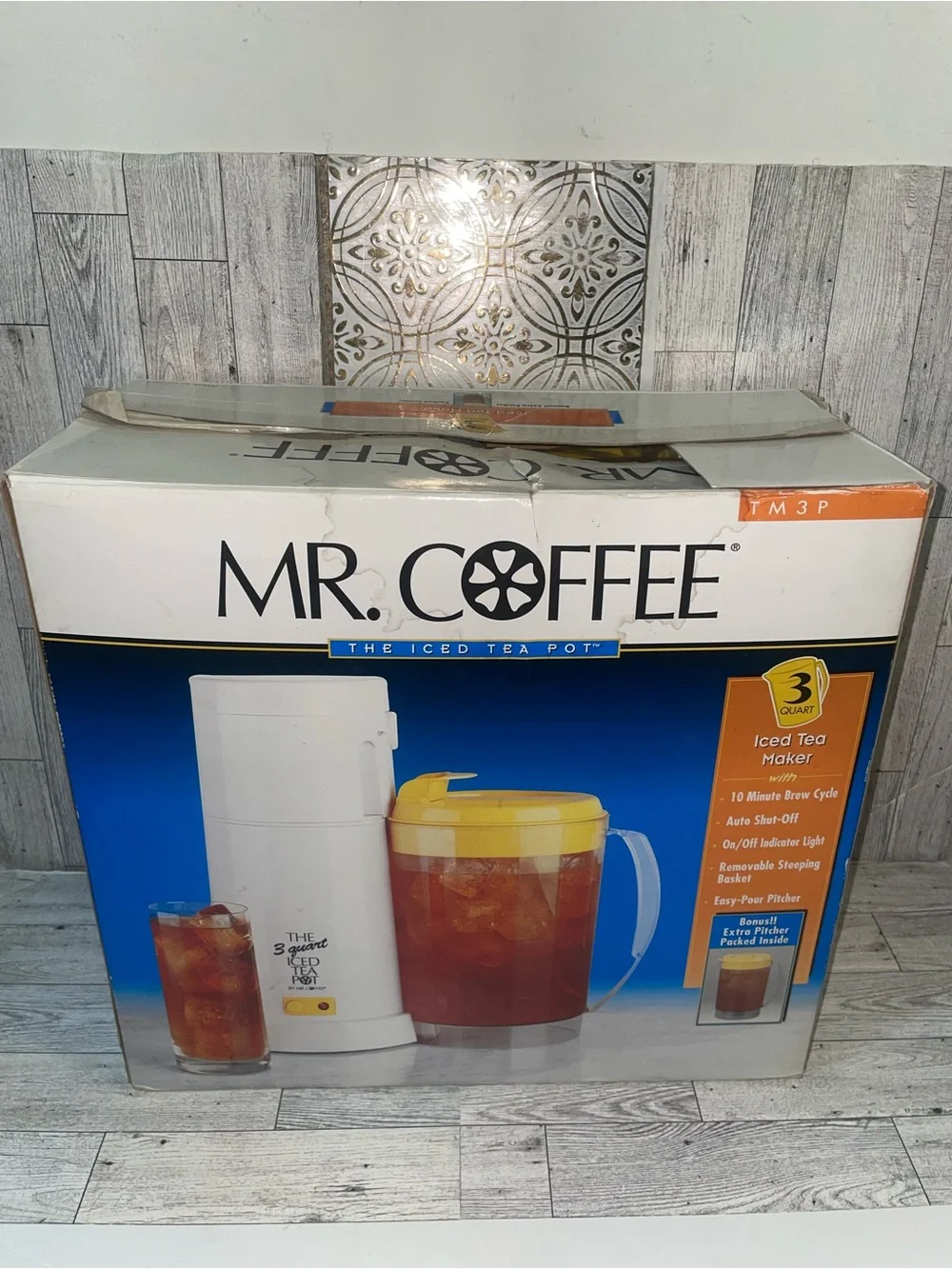 Yellow and White Iced Tea Maker - 3 Quart